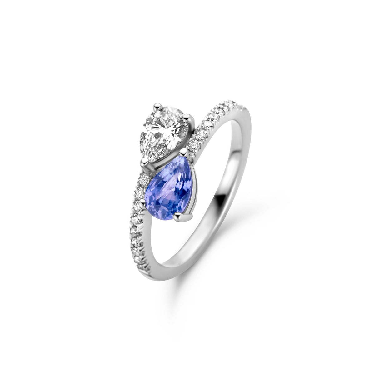 Deux – Blue Sapphire ring in white gold, angled view