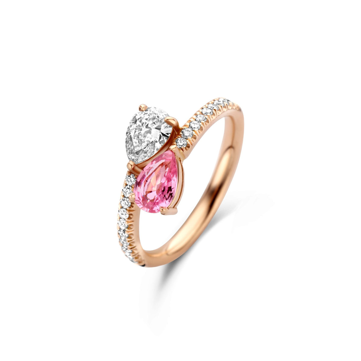Deux – Pink Sapphire ring in rose gold, angled view