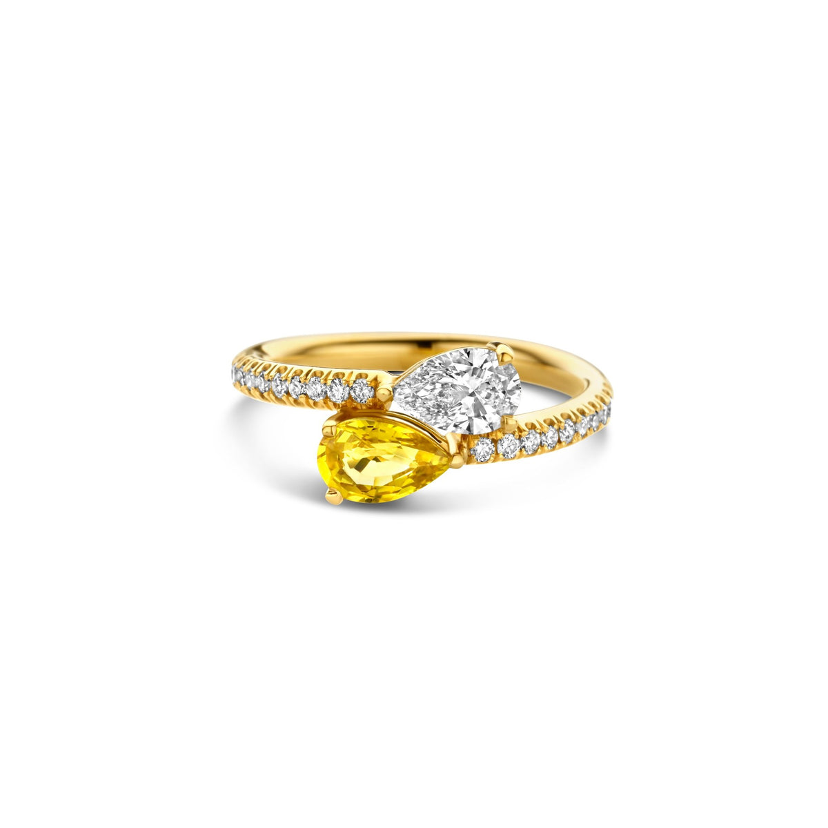 Deux – Yellow Sapphire ring in yellow gold, front view