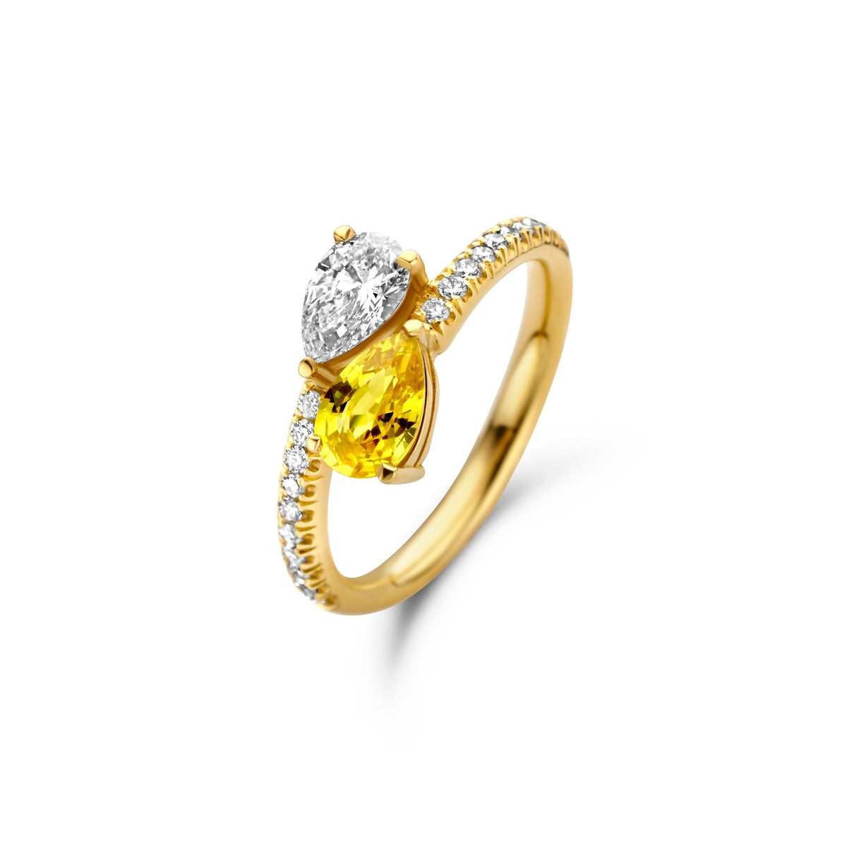 Deux – Yellow Sapphire ring in yellow gold, angled view